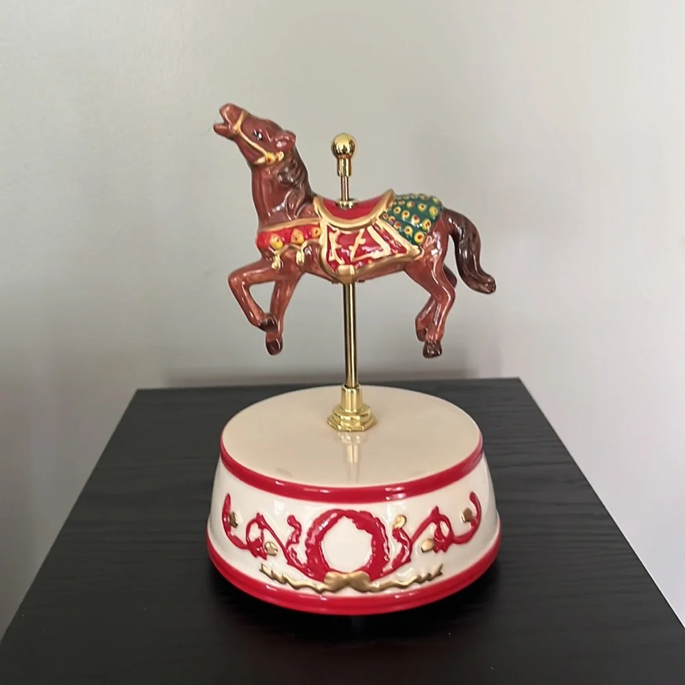 Christmas Music Box - Picture 3 of 7